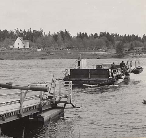 Lyhundra Vätö sund färjläge